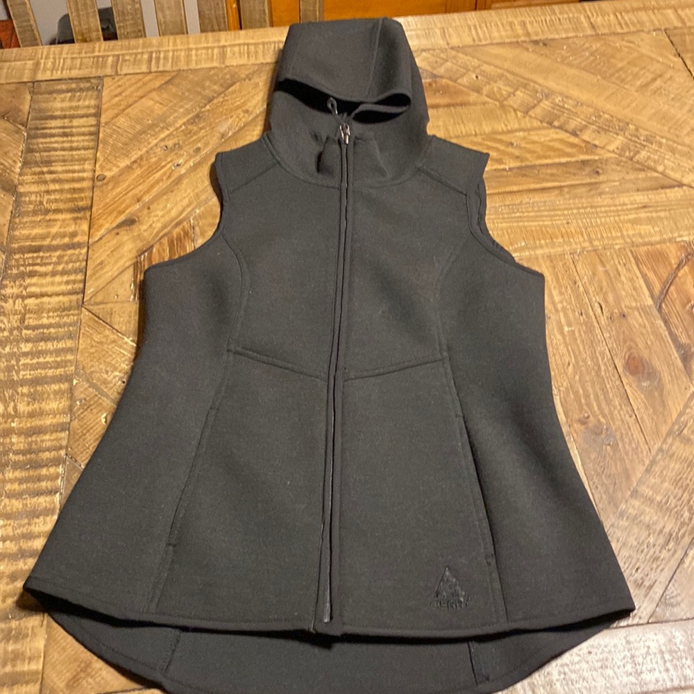 Gerry hooded zip up vest size small